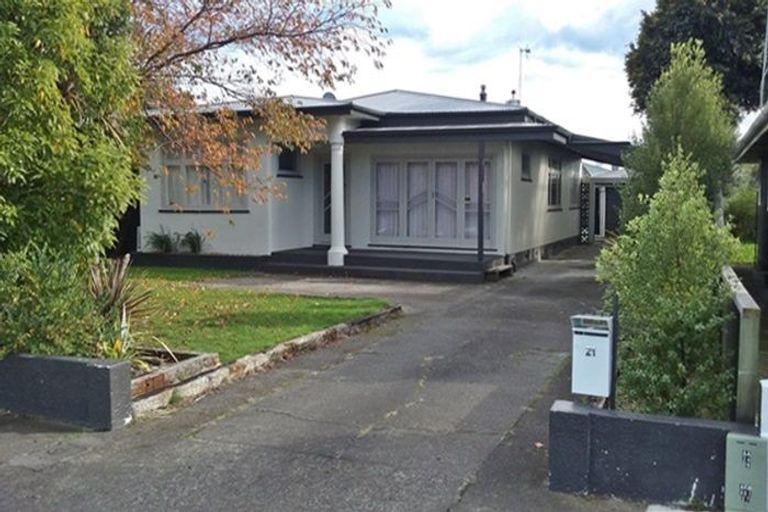 Photo of property in 21 Featherston Street, Takaro, Palmerston North, 4412