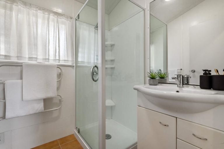 Photo of property in 27 Valley View Road, Glenfield, Auckland, 0629