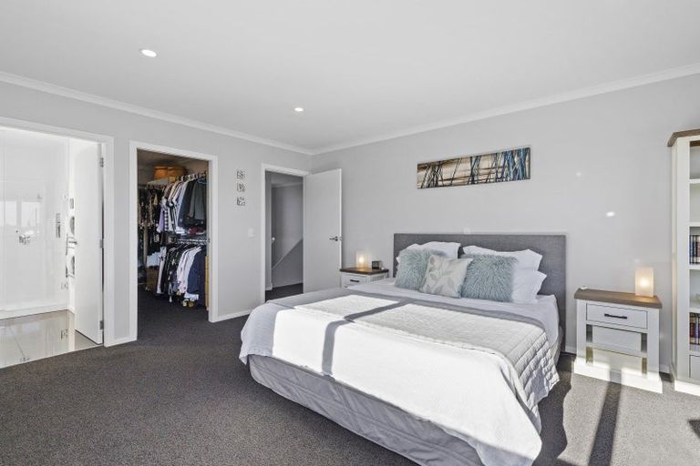 Photo of property in 32 Lanyon Place, Whitby, Porirua, 5024