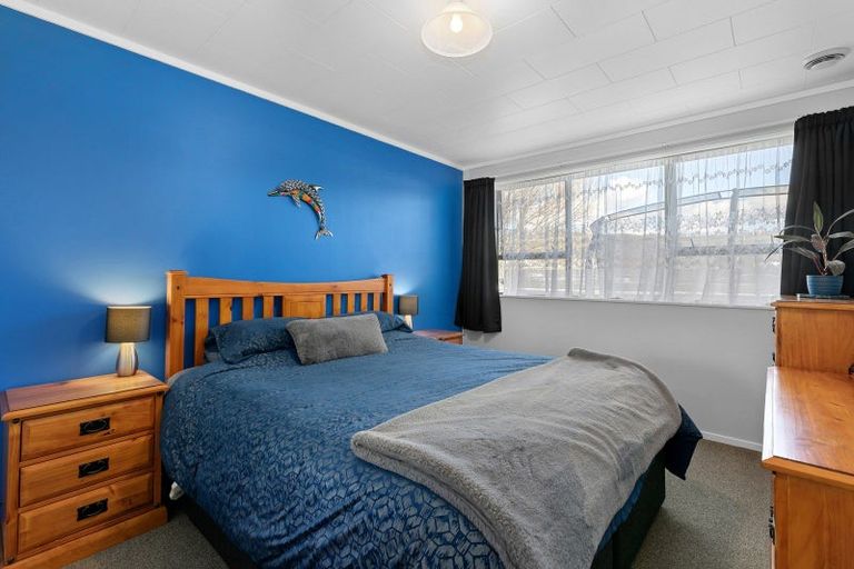 Photo of property in 2/50 Kowhai Avenue, Ebdentown, Upper Hutt, 5018