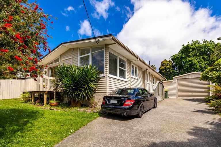 Photo of property in 21 South Lynn Road, Titirangi, Auckland, 0604