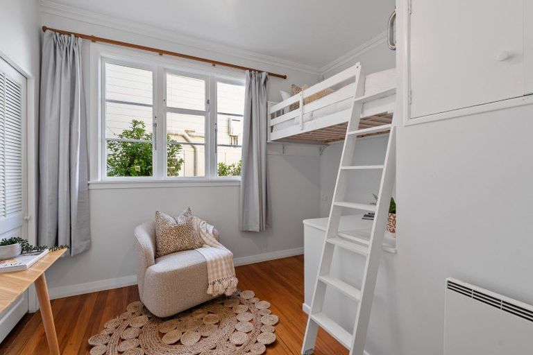 Photo of property in 66 Seatoun Heights Road, Seatoun, Wellington, 6022