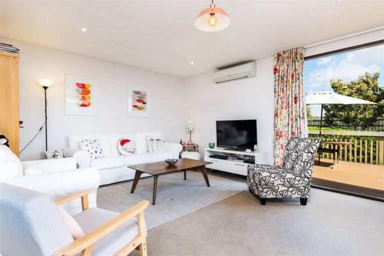 Photo of property in 88 Roberts Road, Te Atatu South, Auckland, 0610