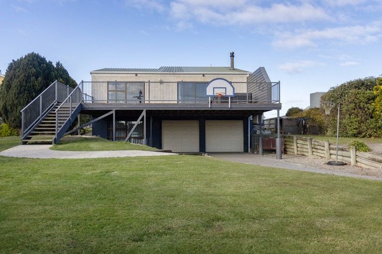 Photo of property in 19 Burnett Street, Kakanui, Oamaru, 9495