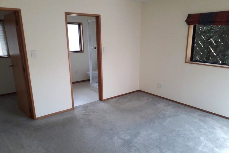 Photo of property in 28b Inglewood Place, Avonhead, Christchurch, 8042