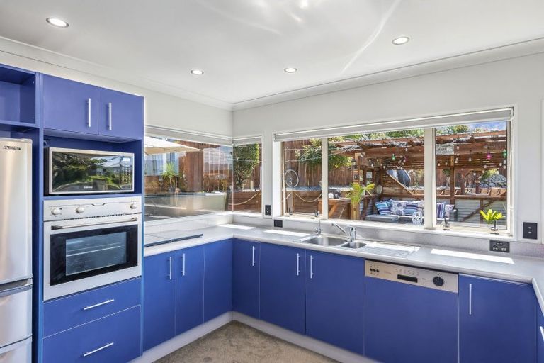 Photo of property in 170 Guildford Drive, Paraparaumu Beach, Paraparaumu, 5032