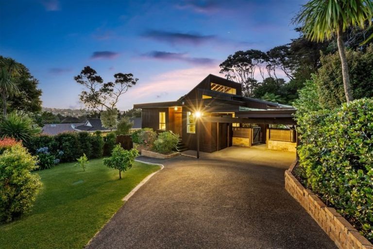 Photo of property in 13 Hiwihau Place, Glenfield, Auckland, 0629