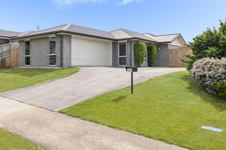 Photo of property in 16 Sharman Place, Pyes Pa, Tauranga, 3112