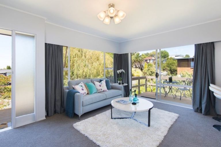 Photo of property in 2/45 Knightsbridge Drive, Forrest Hill, Auckland, 0620