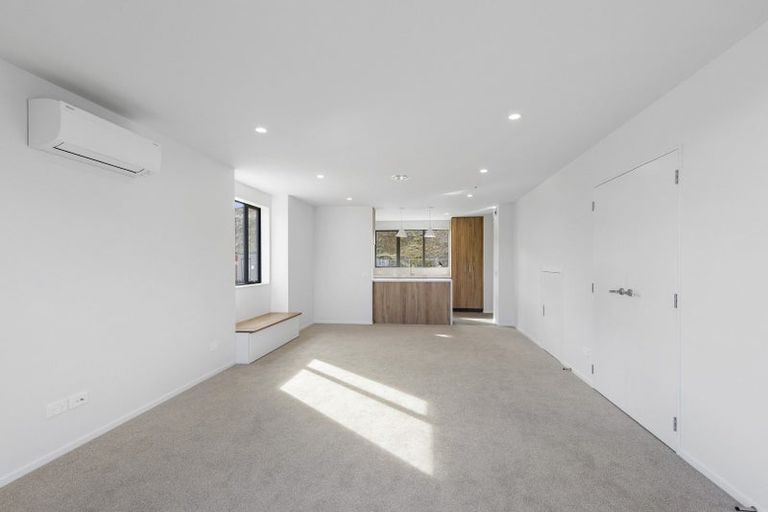 Photo of property in 30 Turtleback Avenue, Whitby, 5024