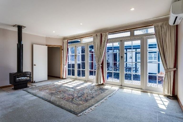 Photo of property in 475 Glenfield Road, Glenfield, Auckland, 0629