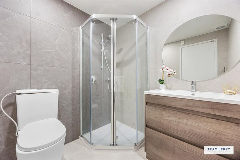 Photo of property in 2/1g Dishys Road, Flat Bush, Auckland, 2019