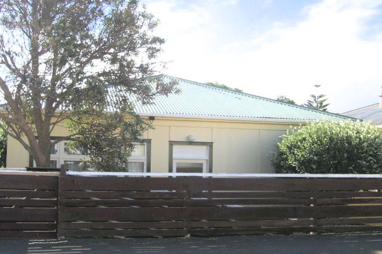 Photo of property in 14 Rua Street, Lyall Bay, Wellington, 6022