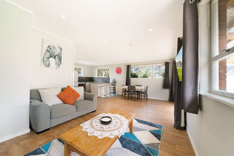 Photo of property in 2/2 Kashmir Road, Glen Eden, Auckland, 0602
