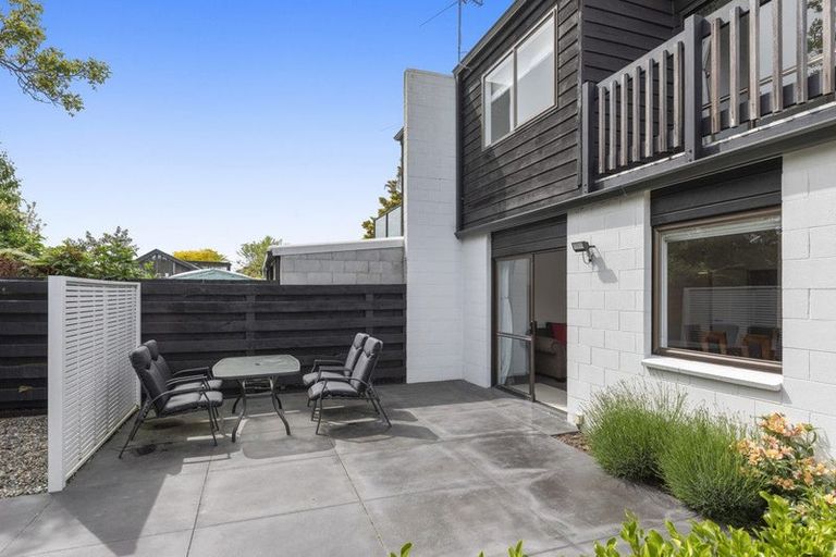 Photo of property in 2/76 Hinau Street, Riccarton, Christchurch, 8041