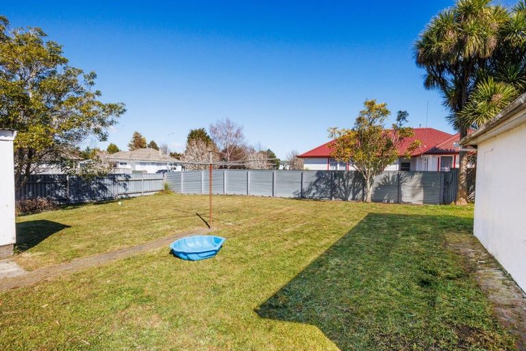 Photo of property in 27 Crewe Crescent, Hokowhitu, Palmerston North, 4410