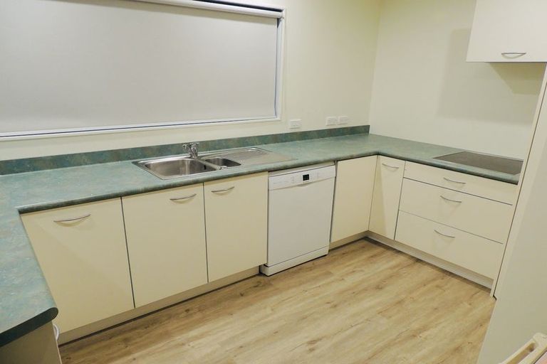 Photo of property in 1/73 Birkdale Road, Birkdale, Auckland, 0626