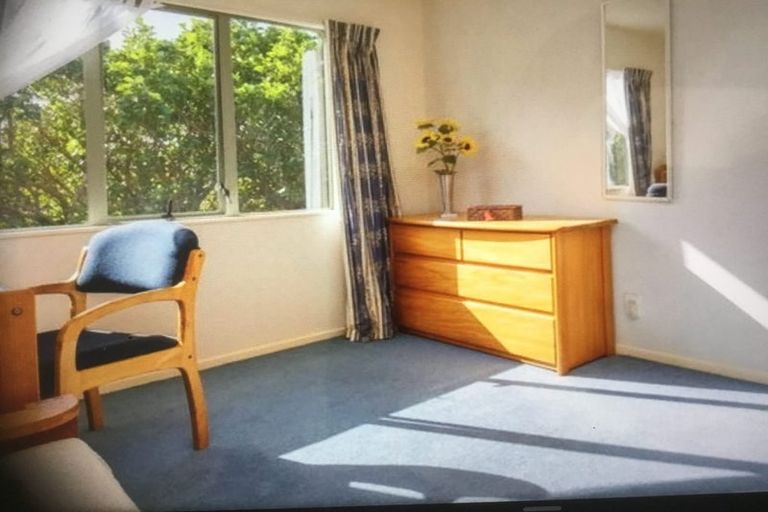 Photo of property in 6 Gresford Place, Churton Park, Wellington, 6037