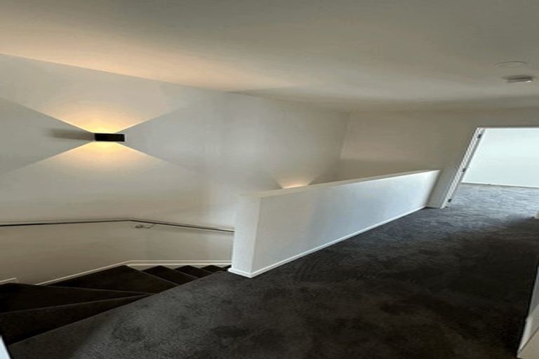 Photo of property in 24 Ramwall Place, Weymouth, Auckland, 2103