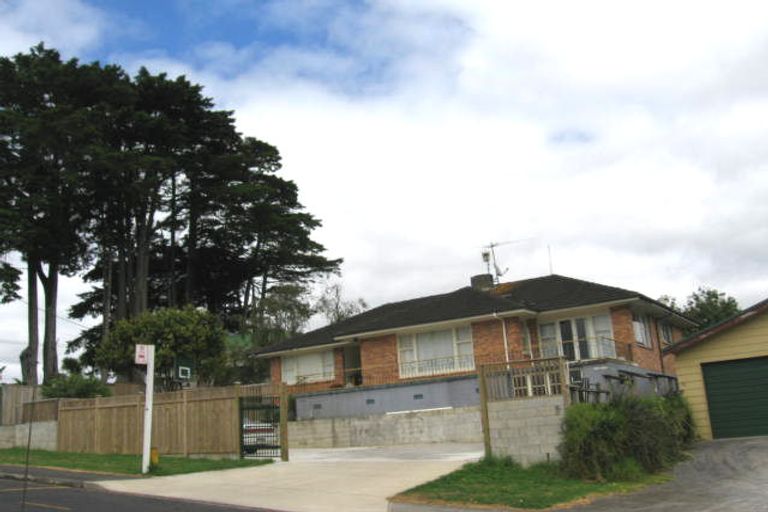 Photo of property in 2 Lauderdale Road, Birkdale, Auckland, 0626