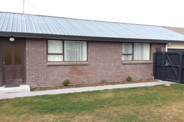 Photo of property in 2/27 Aberfoyle Place, Parklands, Christchurch, 8083