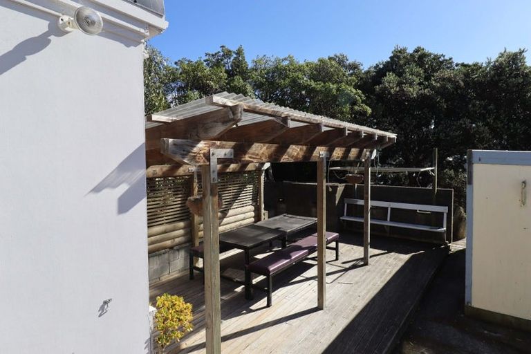 Photo of property in 12 Bristol Street, Island Bay, Wellington, 6023