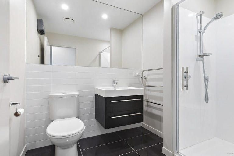 Photo of property in 2u6 Stone Street, Miramar, Wellington, 6022