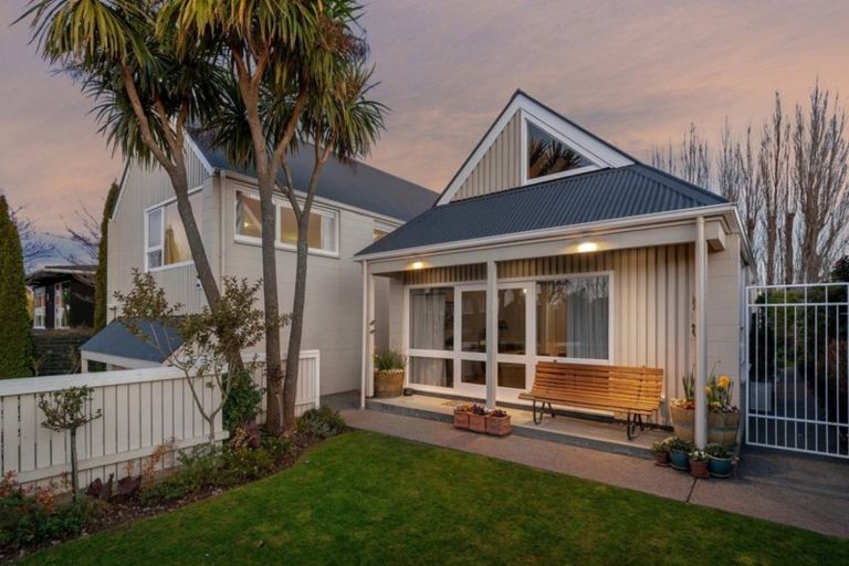 Photo of property in 21 Highfield Place, Avonhead, Christchurch, 8042