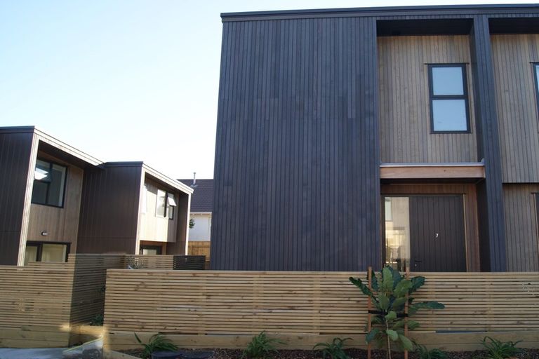 Photo of property in 20u7 Trent Street, Island Bay, Wellington, 6023