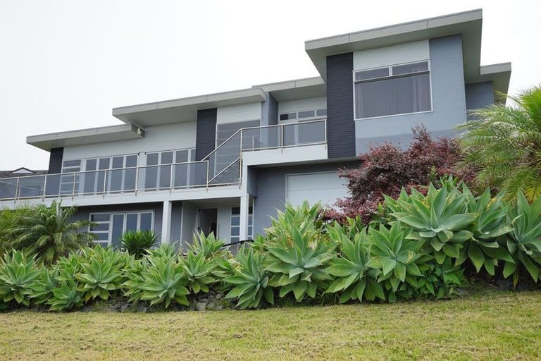 Photo of property in 3 Orewa Heights Crescent, Orewa, 0931