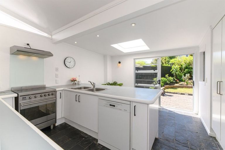 Photo of property in 3/38 William Souter Street, Forrest Hill, Auckland, 0620