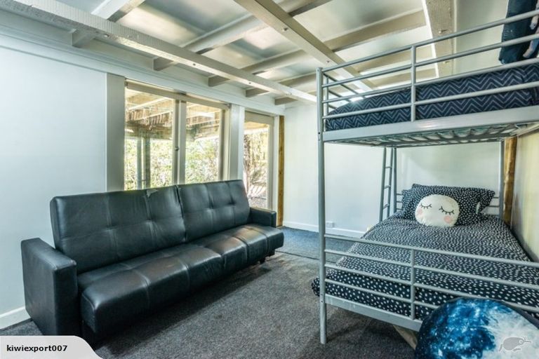 Photo of property in 112 Fairview Avenue, Fairview Heights, Auckland, 0632