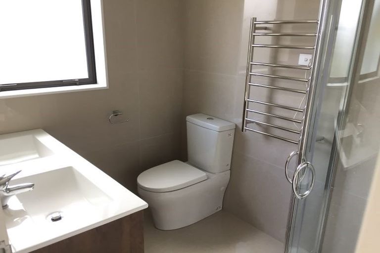 Photo of property in 5a Murray Road, Te Atatu Peninsula, Auckland, 0610