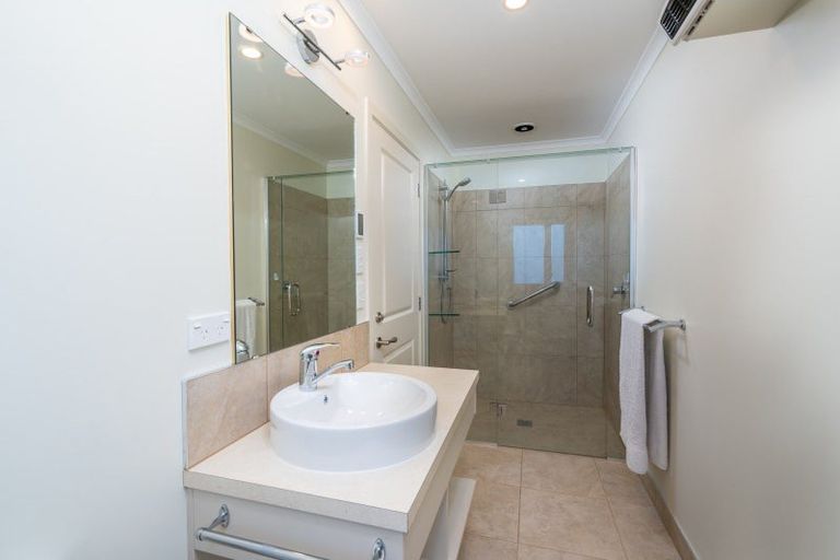 Photo of property in 5 Pukenamu Road, Rainbow Point, Taupo, 3330