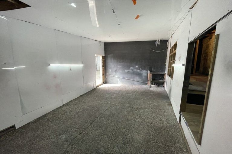 Photo of property in 1/17 View Road, Glenfield, Auckland, 0627
