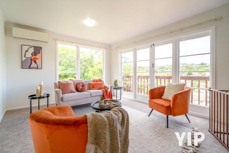 Photo of property in 10 Stella Grove, Newlands, Wellington, 6037