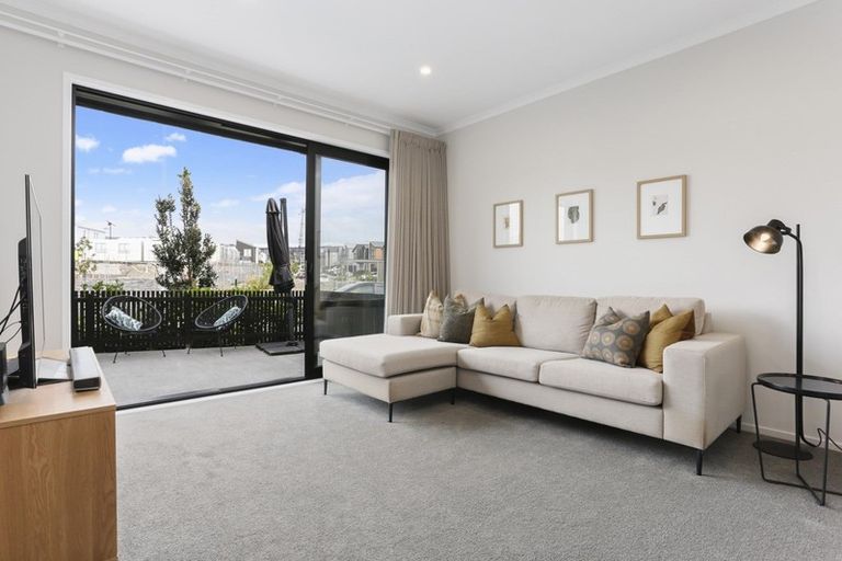 Photo of property in 18 Nugget Avenue, Hobsonville, Auckland, 0616