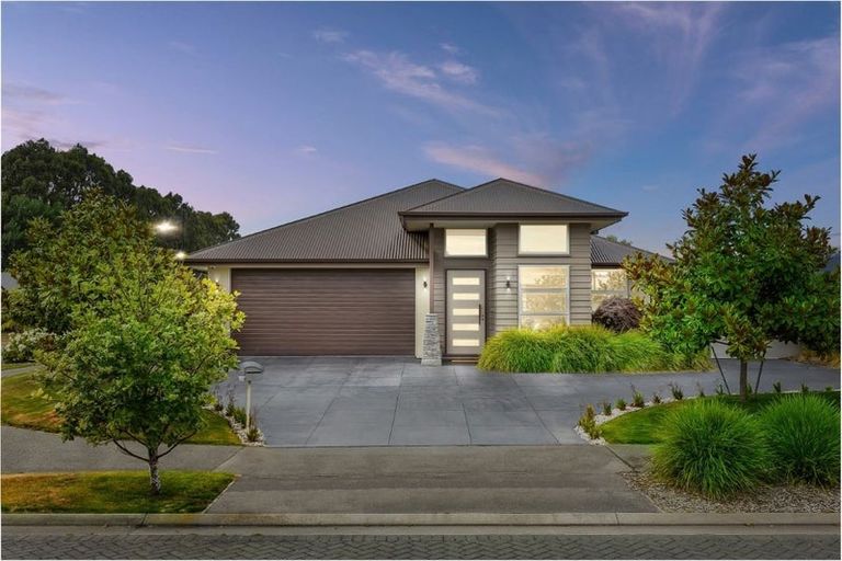 Photo of property in 12 Siding Lane, Prebbleton, 7604