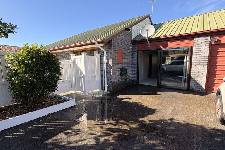Photo of property in 2/38 Chipping Lane, Redwood, Christchurch, 8051