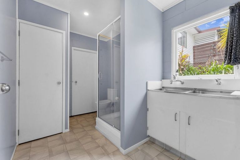 Photo of property in 4 Seakens Way, Glen Eden, Auckland, 0602