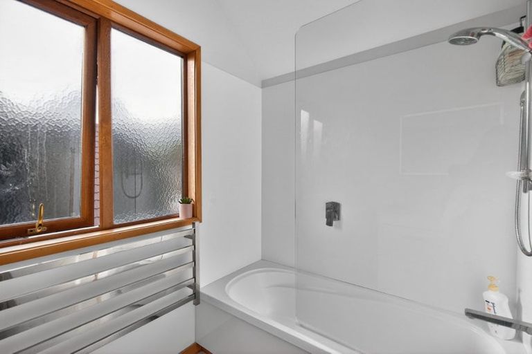 Photo of property in 2/130 Muritai Road, Eastbourne, Lower Hutt, 5013