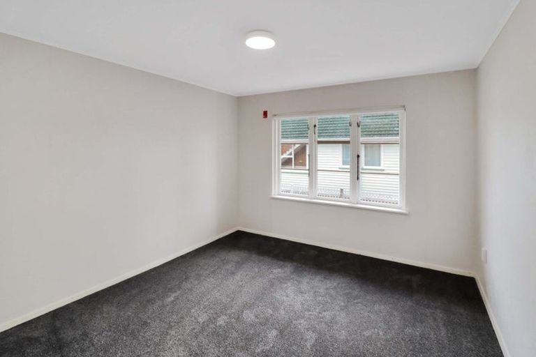 Photo of property in 2 Argyle Grove, Trentham, Upper Hutt, 5018