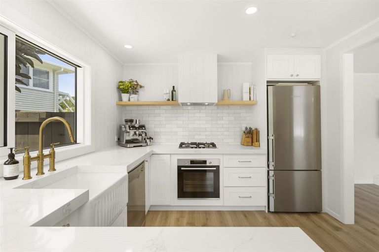 Photo of property in 2/6 Marsh Avenue, Forrest Hill, Auckland, 0620