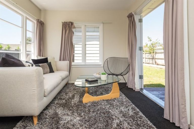 Photo of property in 240 Weston Road, Mairehau, Christchurch, 8052