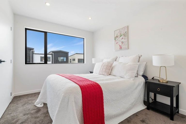 Photo of property in 42 Kiato Lane, Flat Bush, 2019