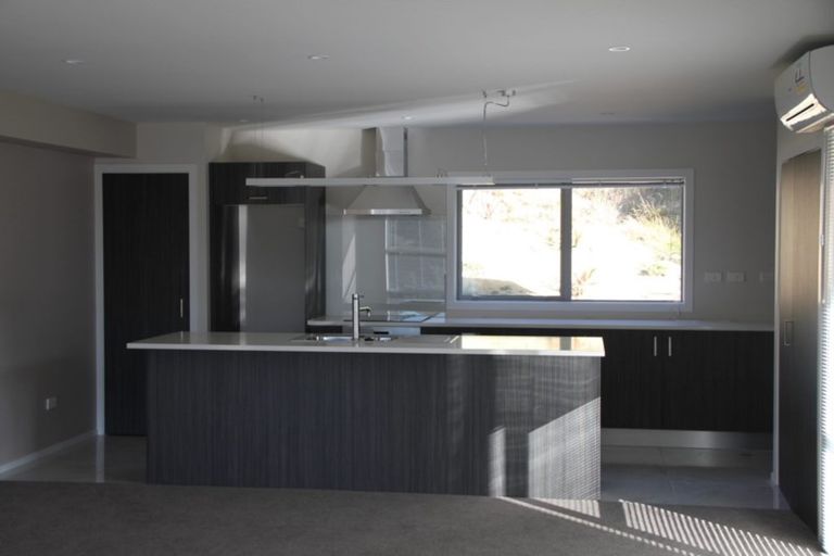 Photo of property in 61u6 Black Rock Road, Newlands, Wellington, 6037