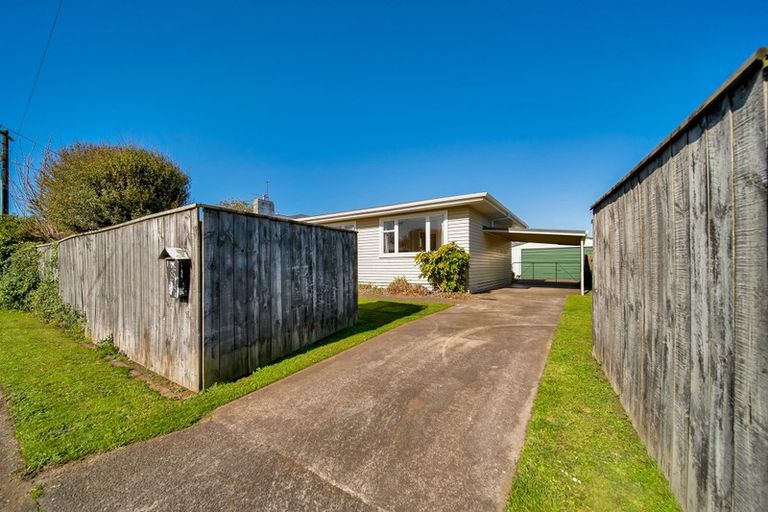 Photo of property in 8 Reid Avenue, Hawera, 4610