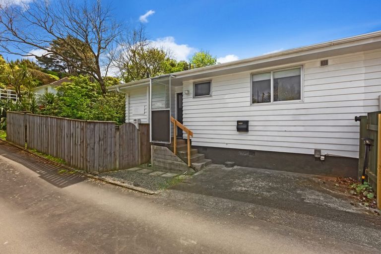 Photo of property in 169b Newlands Road, Newlands, Wellington, 6037