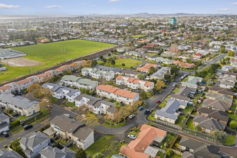 Photo of property in 1 Butia Avenue, Henderson, Auckland, 0612