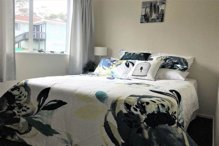 Photo of property in 10 Borich Road, Sunnyvale, Auckland, 0612